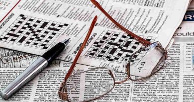 Kreuzworträtsel Bild Zeitung mit Brille und Stift