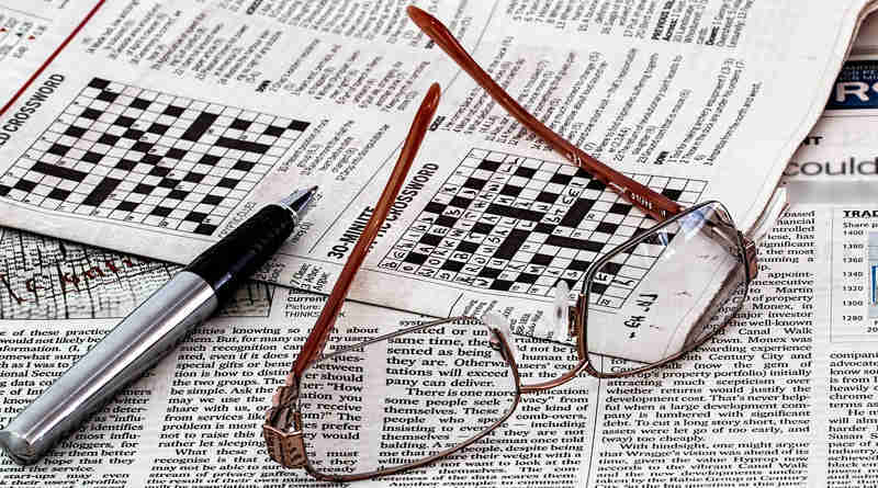 Kreuzworträtsel Bild Zeitung mit Brille und Stift